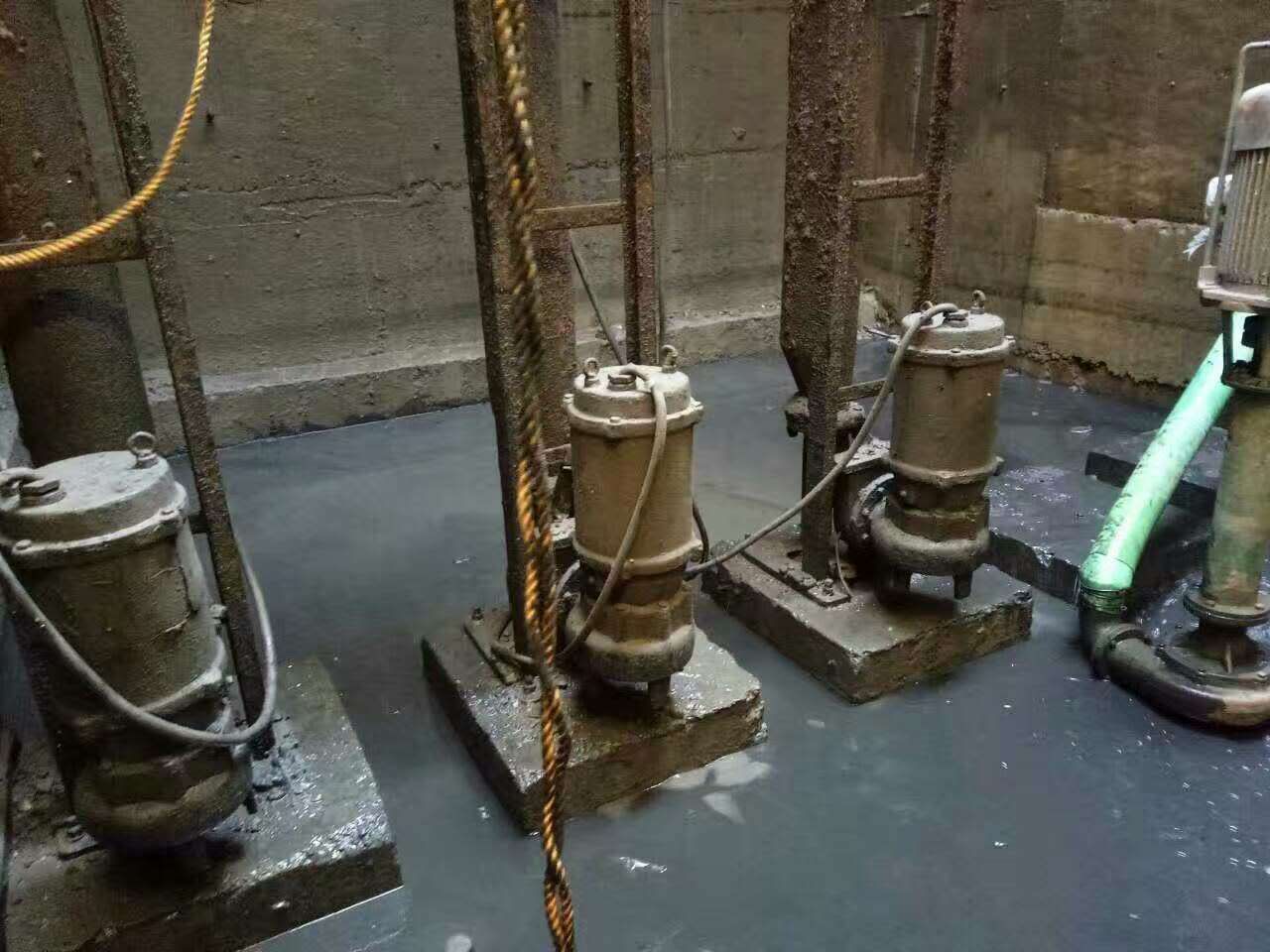 巴林右污水池清理